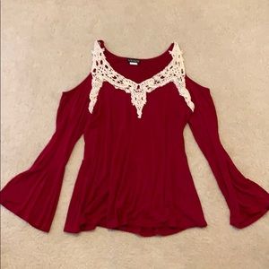 Maroon lace trim cold shoulder flowy top